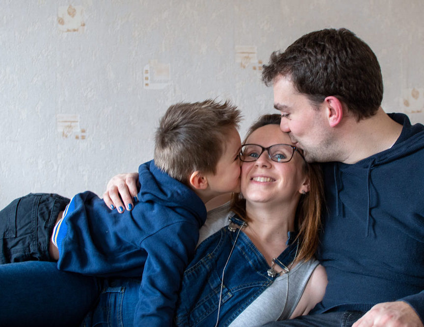 une petite photo de famille en mode lifestyle et bonheur